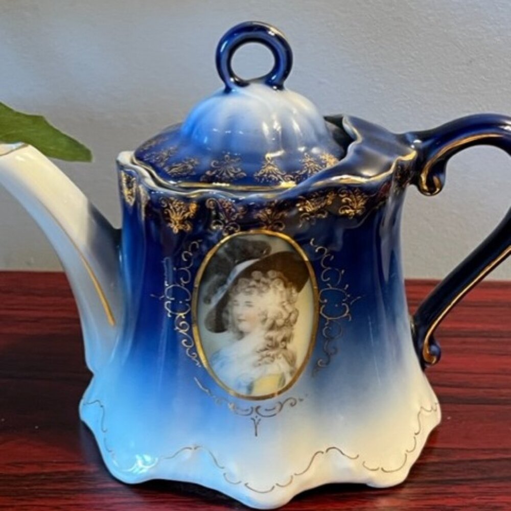 Vtg Antique Flow blue cobalt blue dainty porcelain teapot